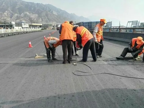 万山道路桥梁病害治理